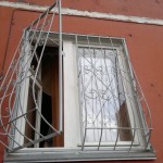 Кованые распашные решетки на окна