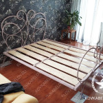 Белая кованая кровать в квартире г. Владивосток