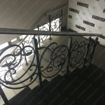 Черная кованая лестница на улице Алеутская г. Владивосток