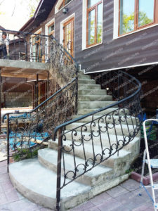 Дутая кованая лестница Владивосток