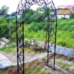 Черная кованая арка для сада Владивосток