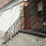 Кованая лестница на входе Chkalov Bar ул. Адмирала Фокина, 4а
