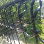 Дутый кованый металлический балкон Владивосток